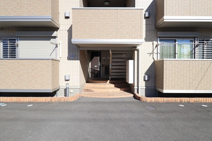 19/20 エントランス