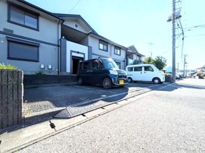 16/16 駐車場