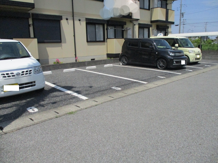 16/16 駐車場