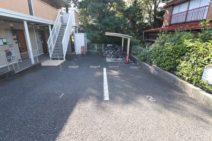18/27 駐車場