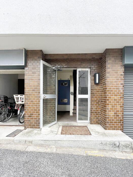 16/16 エントランス