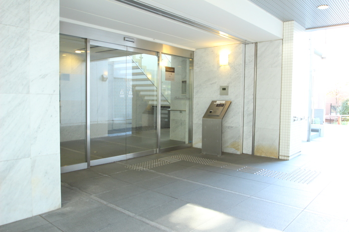 18/22 エントランス