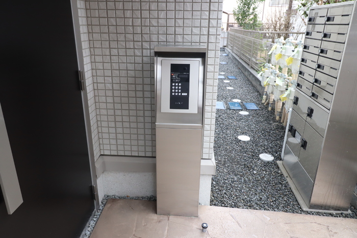 16/19 エントランス