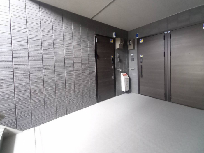 18/22 エントランス