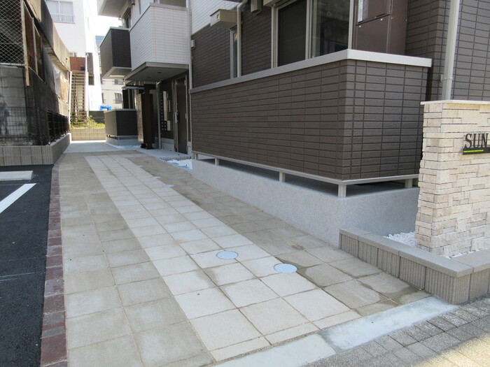 18/23 エントランス