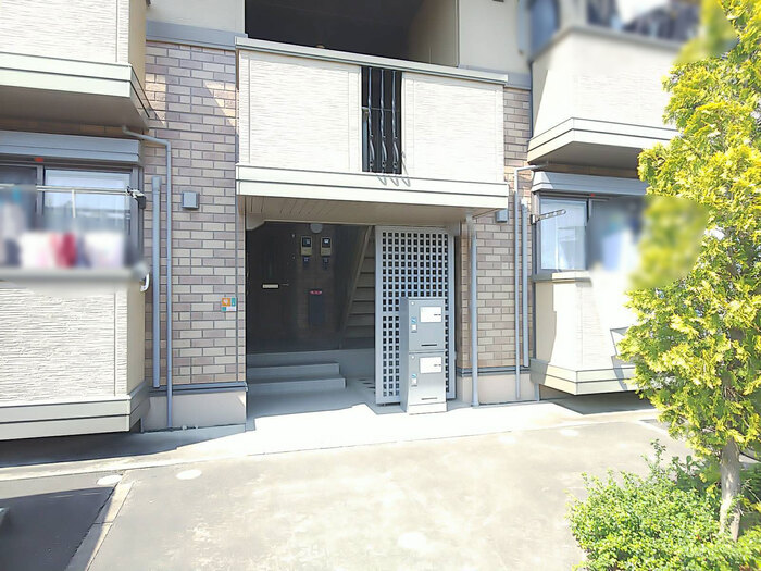 19/30 エントランス