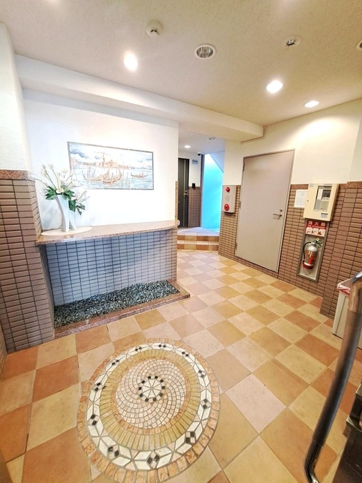 13/14 エントランス