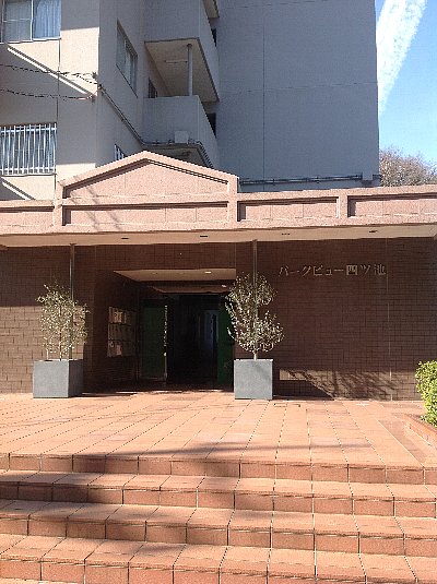 18/22 エントランス