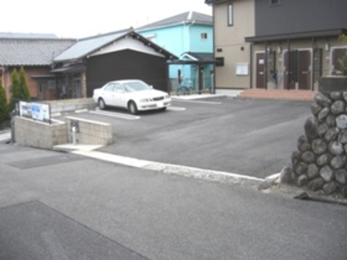 18/22 駐車場