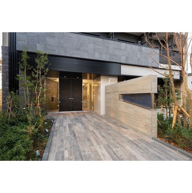 20/30 エントランス