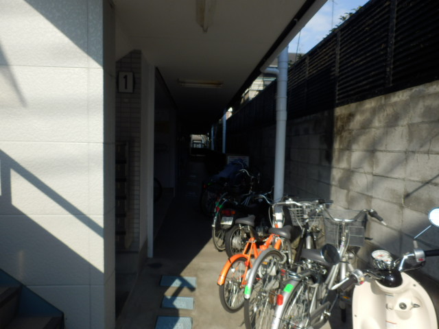 22/28 エントランス