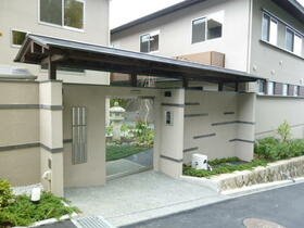 13/19 エントランス