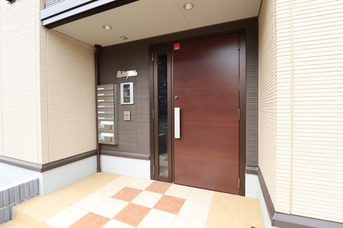 19/23 エントランス