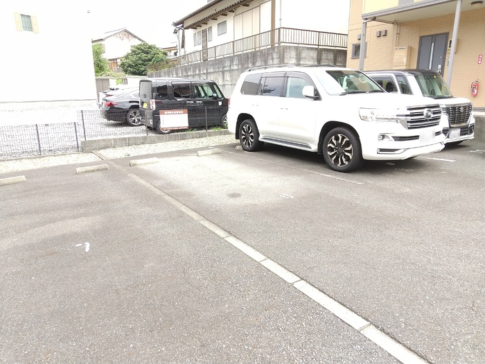 17/17 駐車場