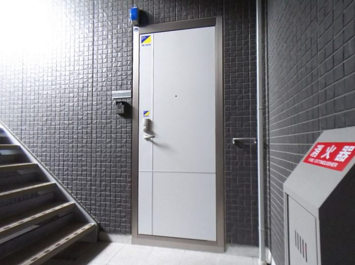 18/19 エントランス