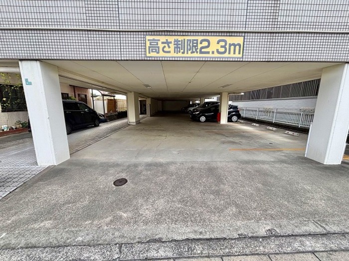 15/15 駐車場