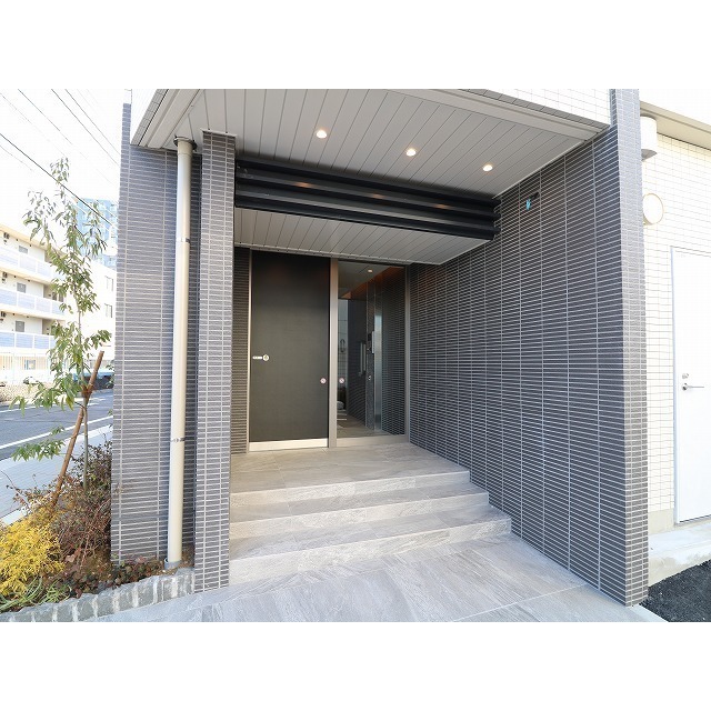 14/16 エントランス