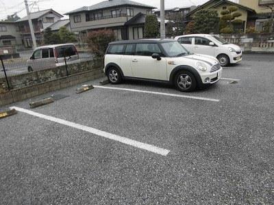 13/20 駐車場