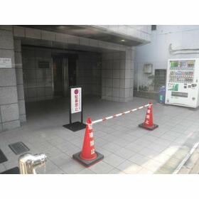 16/16 エントランス