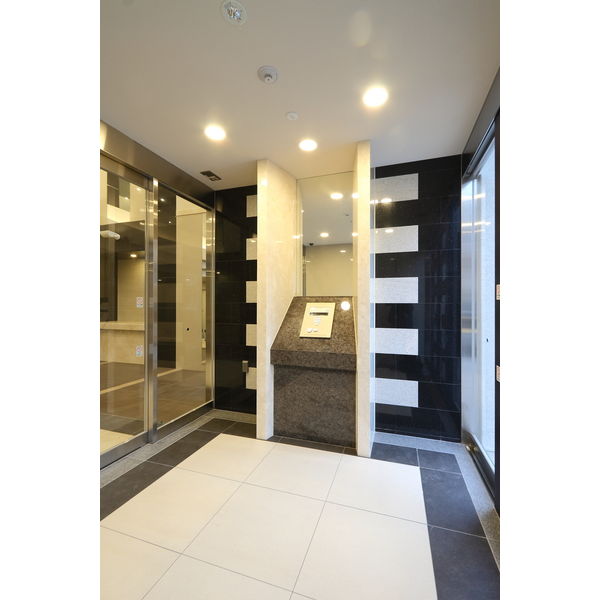 18/25 エントランス