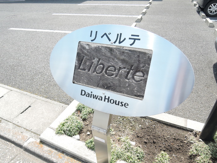 19/27 エントランス