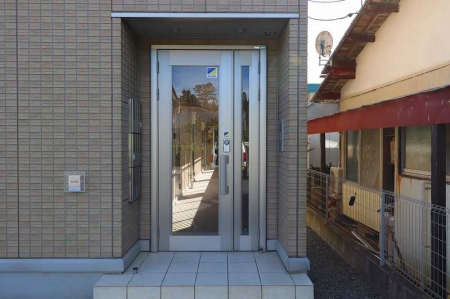 2/2 エントランス