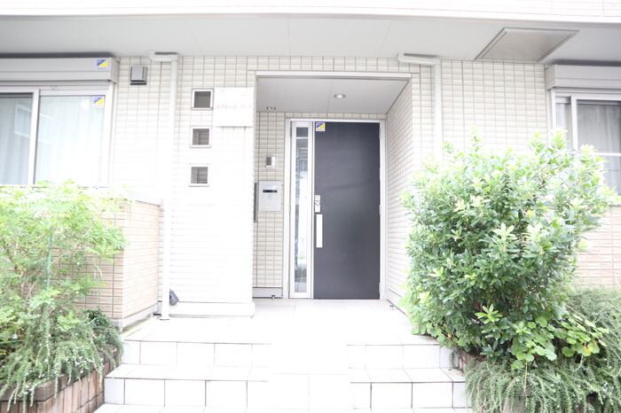 13/14 エントランス