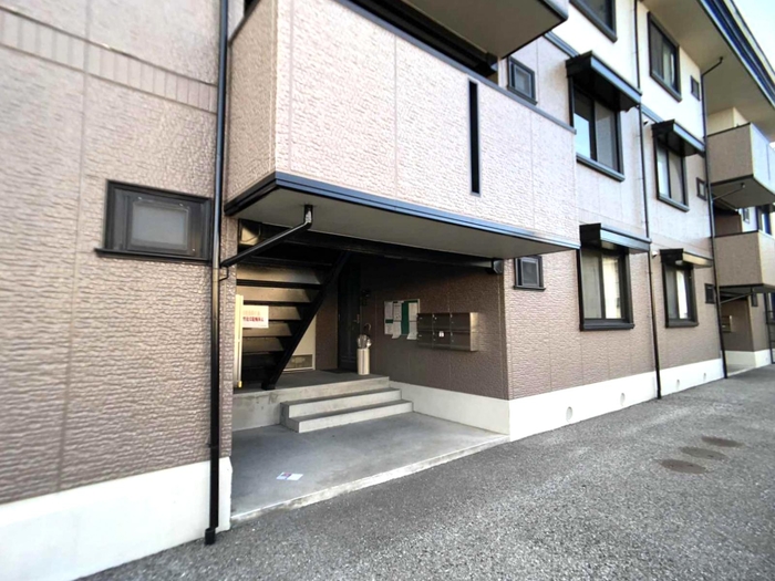 16/17 エントランス