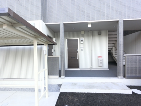 16/23 エントランス