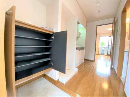 20/21 エントランス