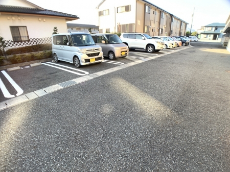 18/23 駐車場