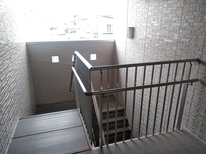 16/30 エントランス