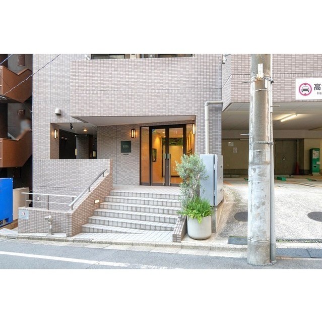 13/17 エントランス