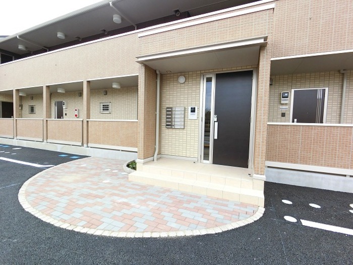 19/27 エントランス