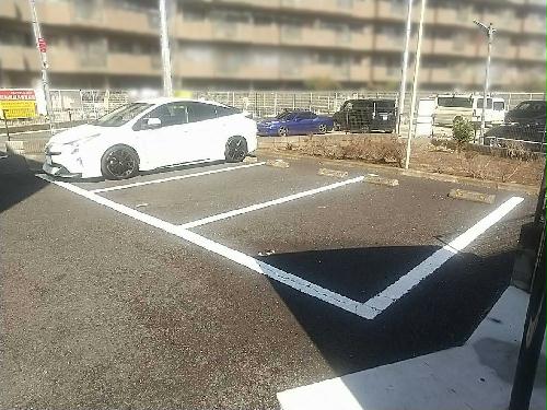14/14 駐車場