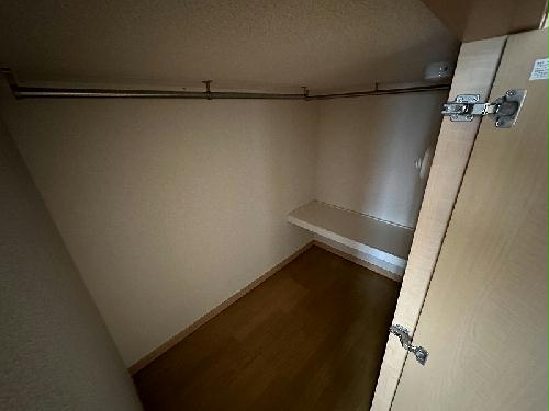 13/22 エントランス