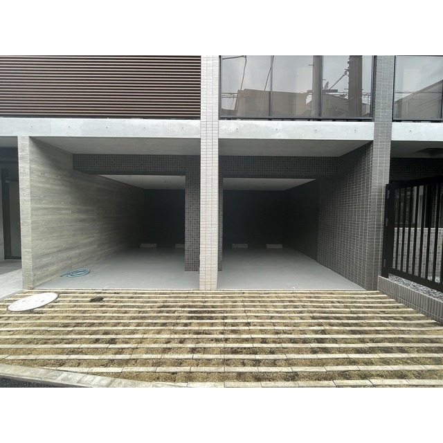 18/18 駐車場