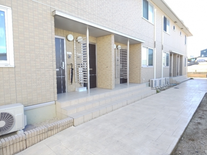 18/23 エントランス