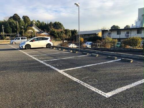 14/14 駐車場