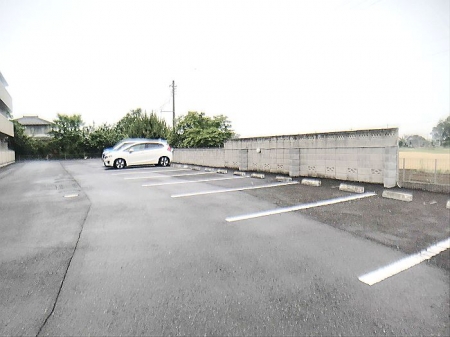 23/28 駐車場