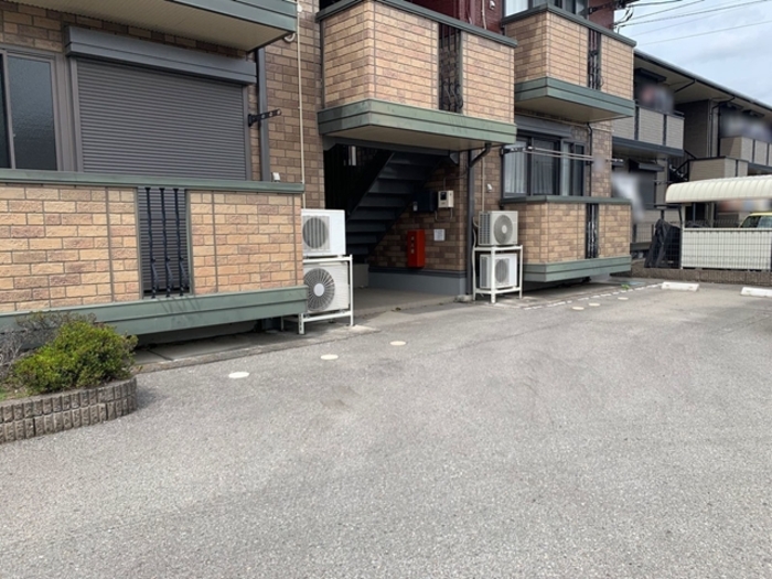 19/27 エントランス