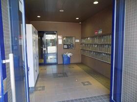 16/16 エントランス