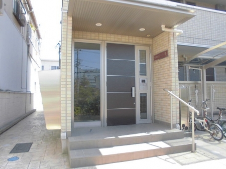 24/25 エントランス