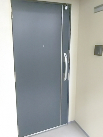 16/19 エントランス