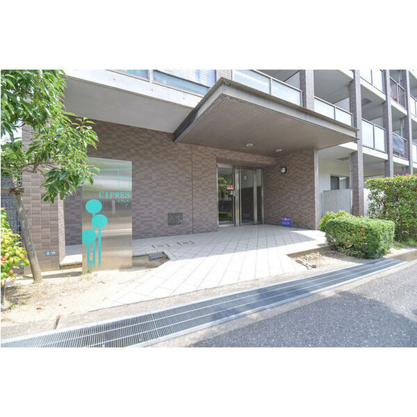 15/15 エントランス