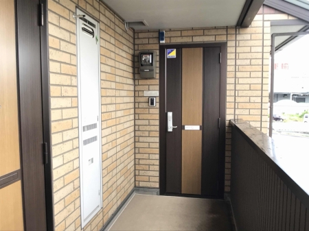 18/22 エントランス