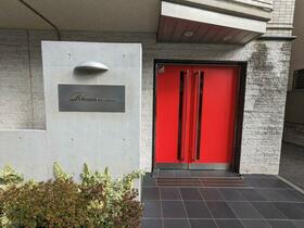 16/16 エントランス