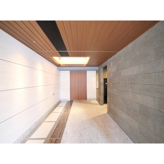 21/28 エントランス