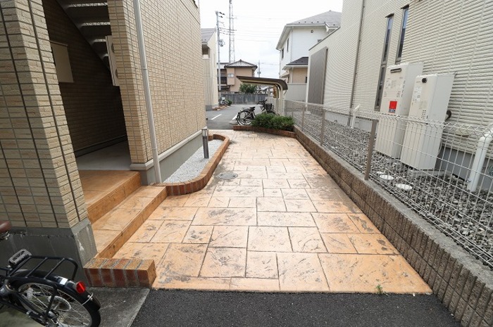 19/30 エントランス