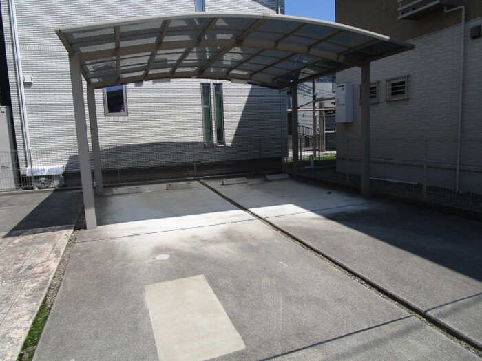 17/17 駐車場